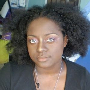 Meet your Posher, Monique